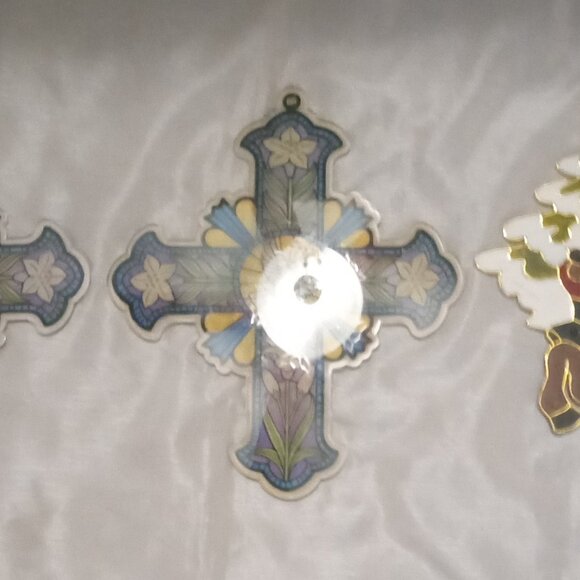 Vintage bundle Santa Claus and crucifix plastic ornament Christmas in July - Picture 1 of 2